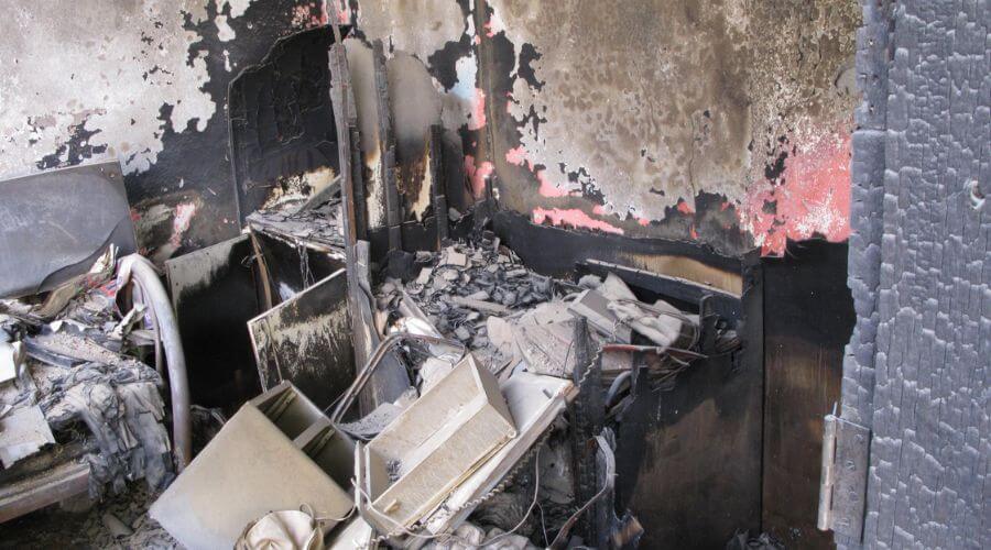 Why choose water damage restoration service for burst pipe water damage in Hartford